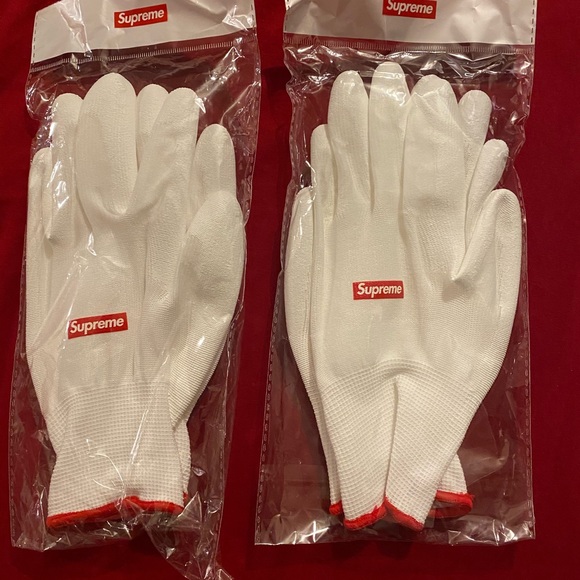 Supreme - Picture 3 of 3